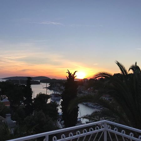 Apartment In Maslinica 70M From The Sea Luaran gambar