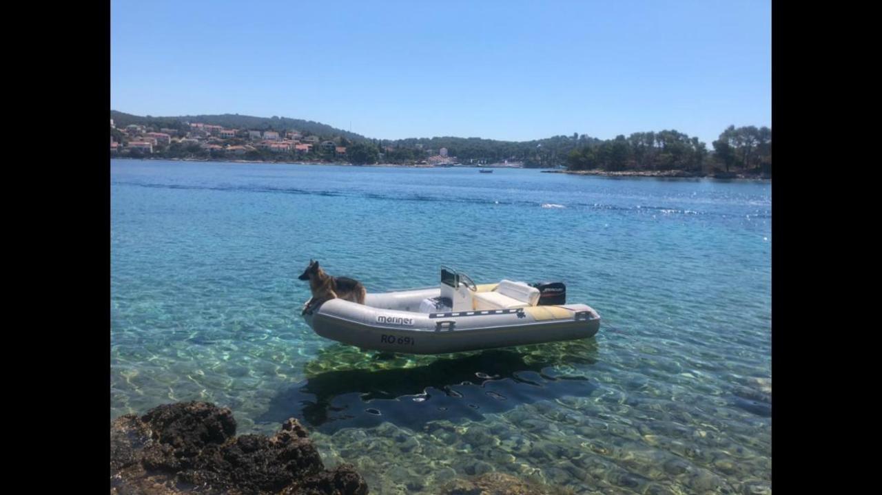 Apartment In Maslinica 70M From The Sea Luaran gambar