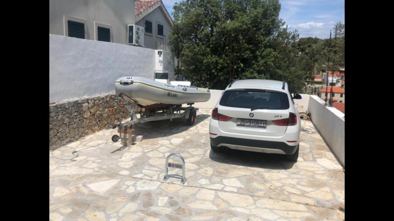 Apartment In Maslinica 70M From The Sea Luaran gambar