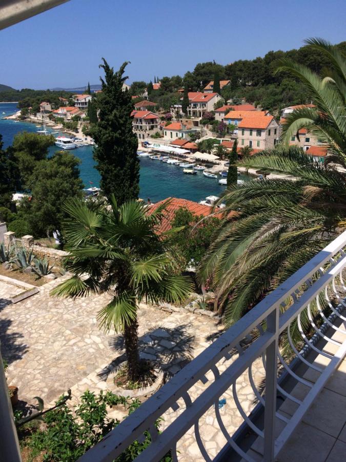 Apartment In Maslinica 70M From The Sea Luaran gambar