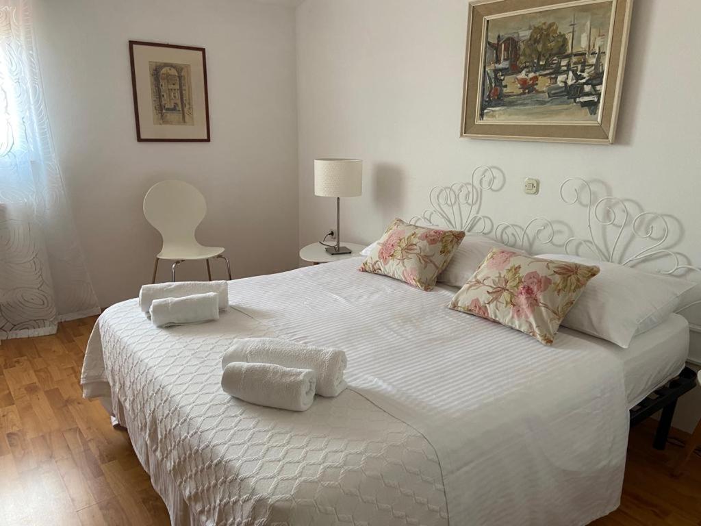 Apartment In Maslinica 70M From The Sea Luaran gambar