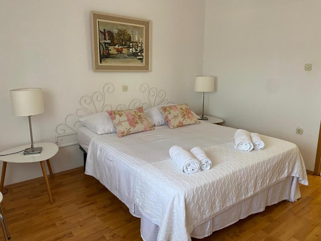 Apartment In Maslinica 70M From The Sea Luaran gambar