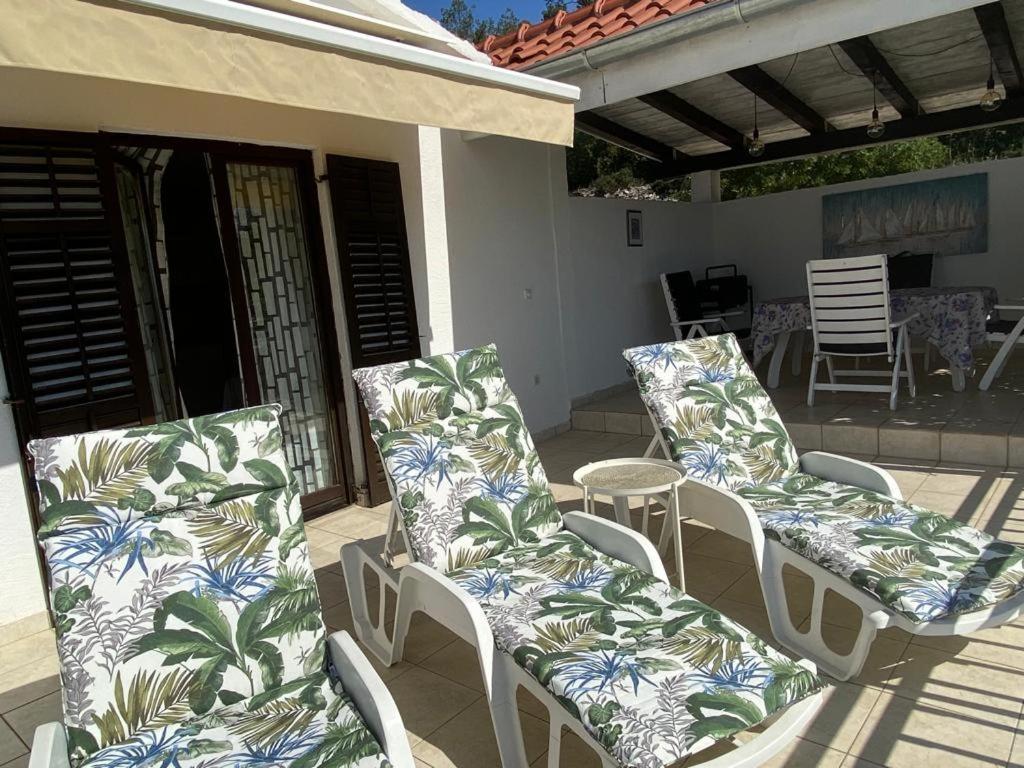 Apartment In Maslinica 70M From The Sea Luaran gambar