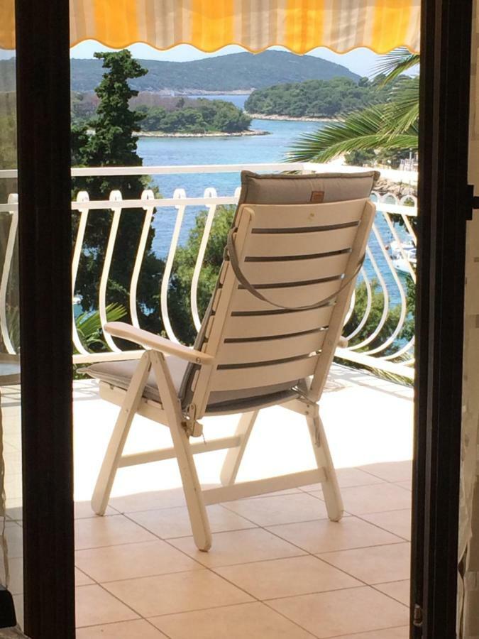 Apartment In Maslinica 70M From The Sea Luaran gambar