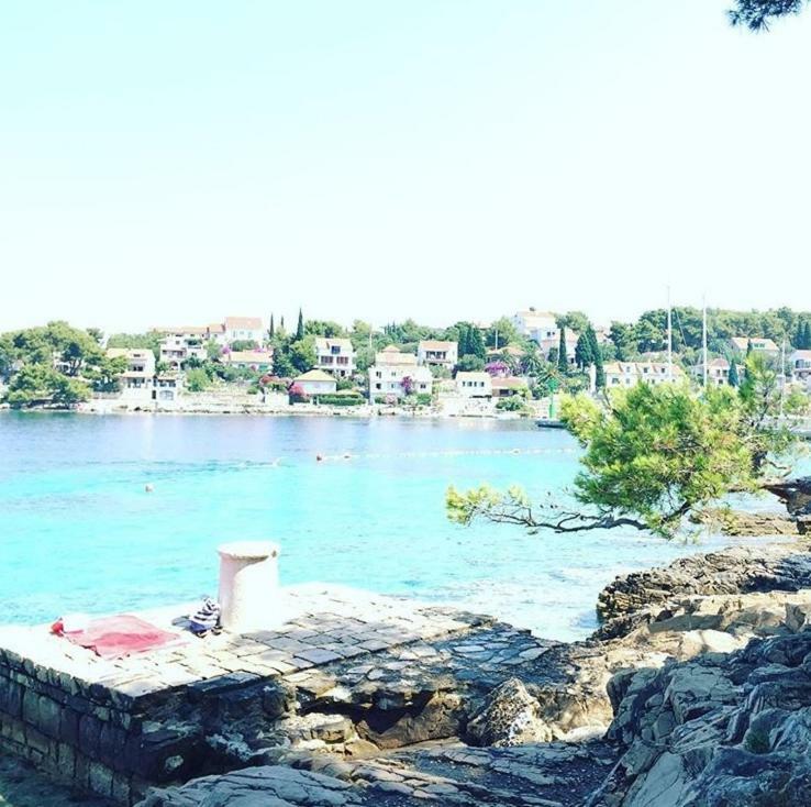 Apartment In Maslinica 70M From The Sea Luaran gambar