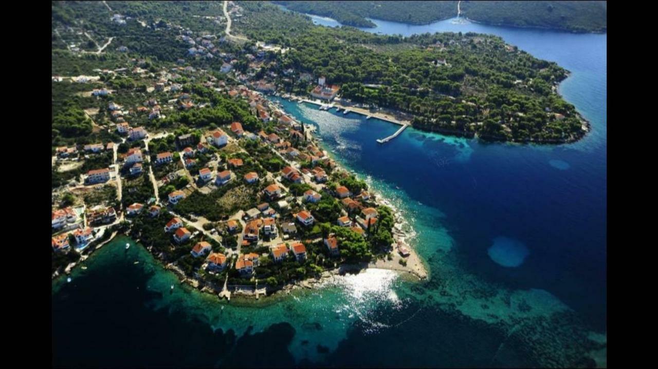 Apartment In Maslinica 70M From The Sea Luaran gambar