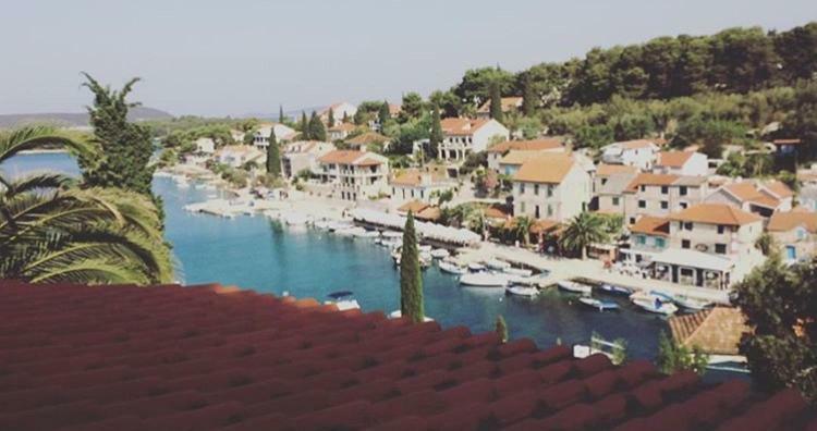 Apartment In Maslinica 70M From The Sea Luaran gambar