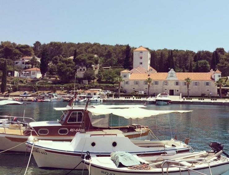 Apartment In Maslinica 70M From The Sea Luaran gambar