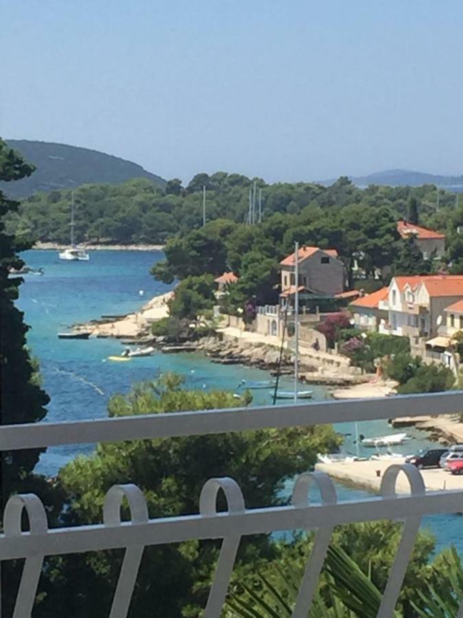 Apartment In Maslinica 70M From The Sea Luaran gambar