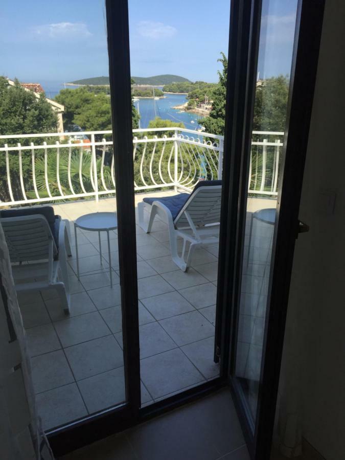Apartment In Maslinica 70M From The Sea Luaran gambar