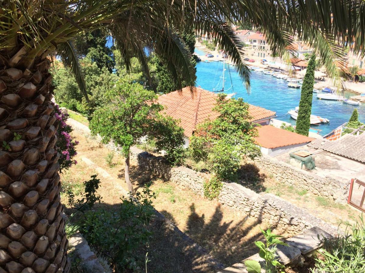 Apartment In Maslinica 70M From The Sea Luaran gambar