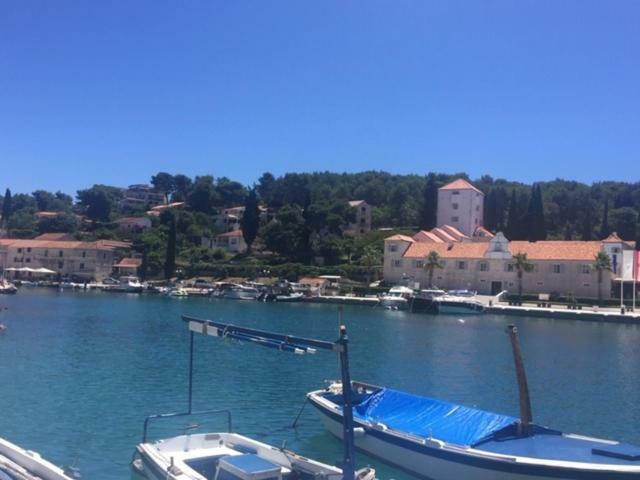 Apartment In Maslinica 70M From The Sea Luaran gambar