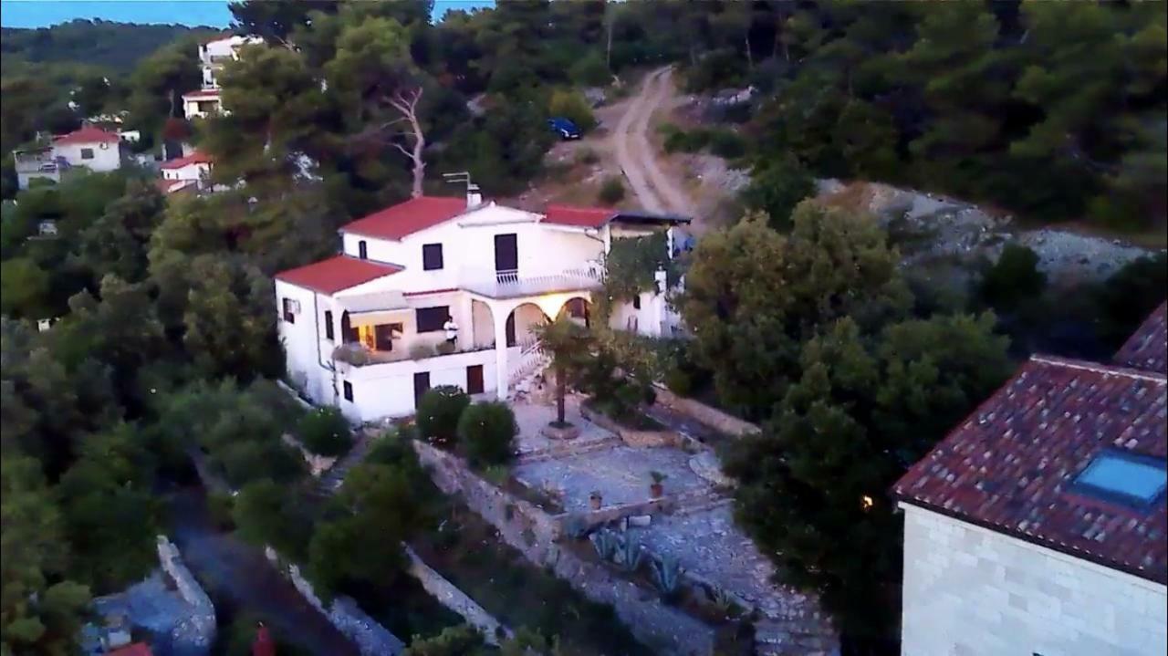 Apartment In Maslinica 70M From The Sea Luaran gambar