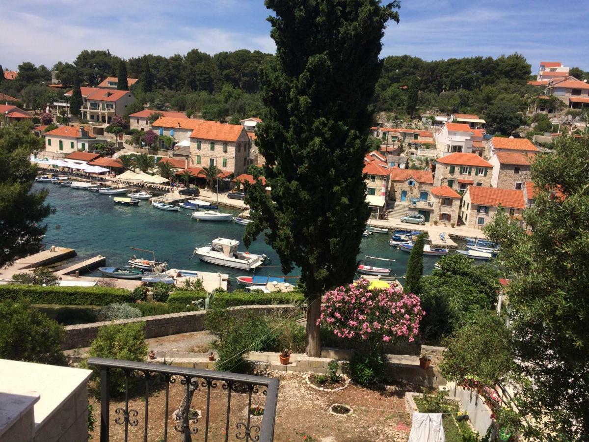 Apartment In Maslinica 70M From The Sea Luaran gambar